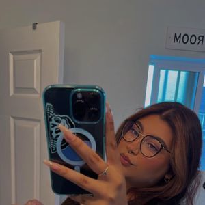 Meet your Posher, Naomi